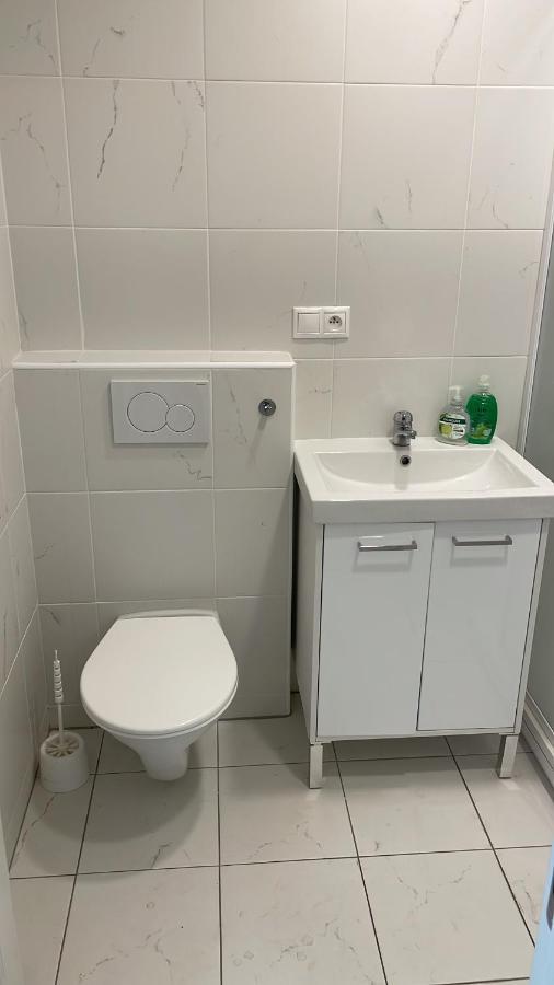 Moderny Novy Byt S Bezplatnym Parkovanim V Objekte, Self-Checking Bratislava Ngoại thất bức ảnh